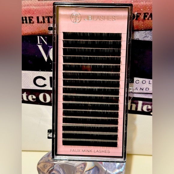 Faux Mink Lashes - Black NIP - Picture 2 of 3